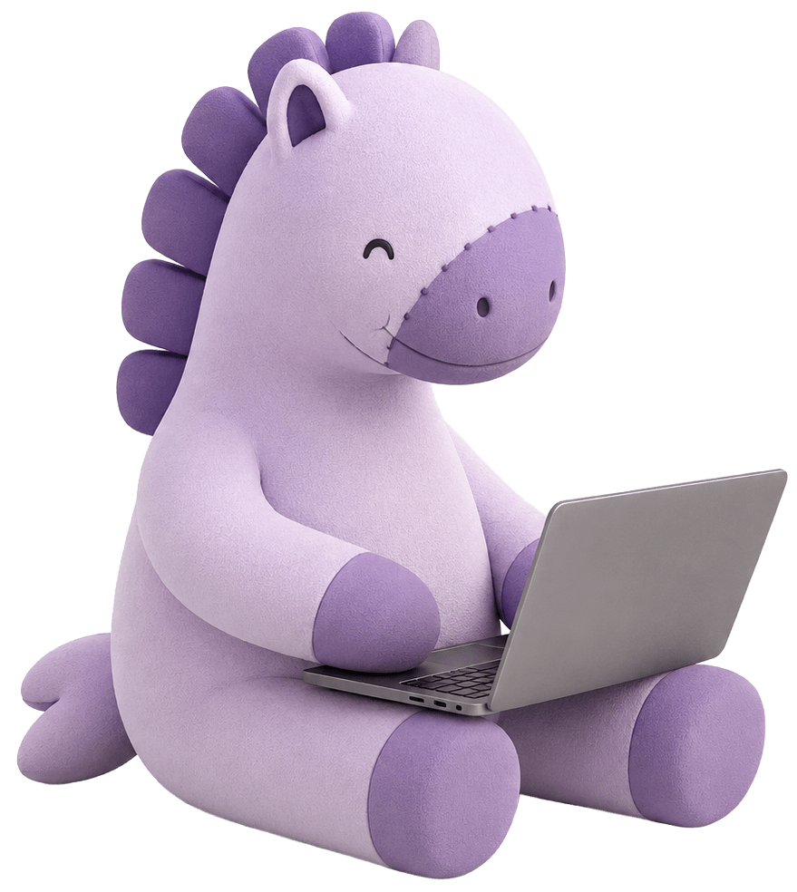 Luki, la mascota oficial de Kids Town, usando un computador portátil de forma divertida y creativa